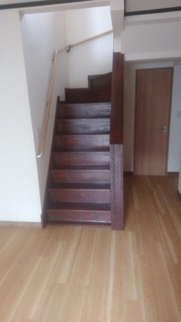 急だった階段を掛け直しました！